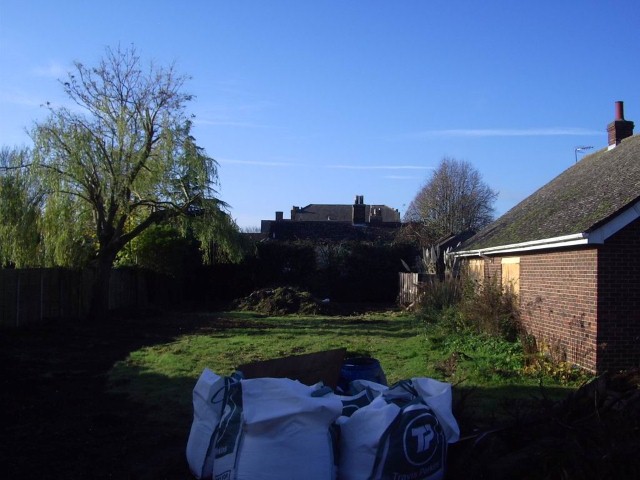 Fairlands Bungalowbeing demolished  Nov 2010.jpg